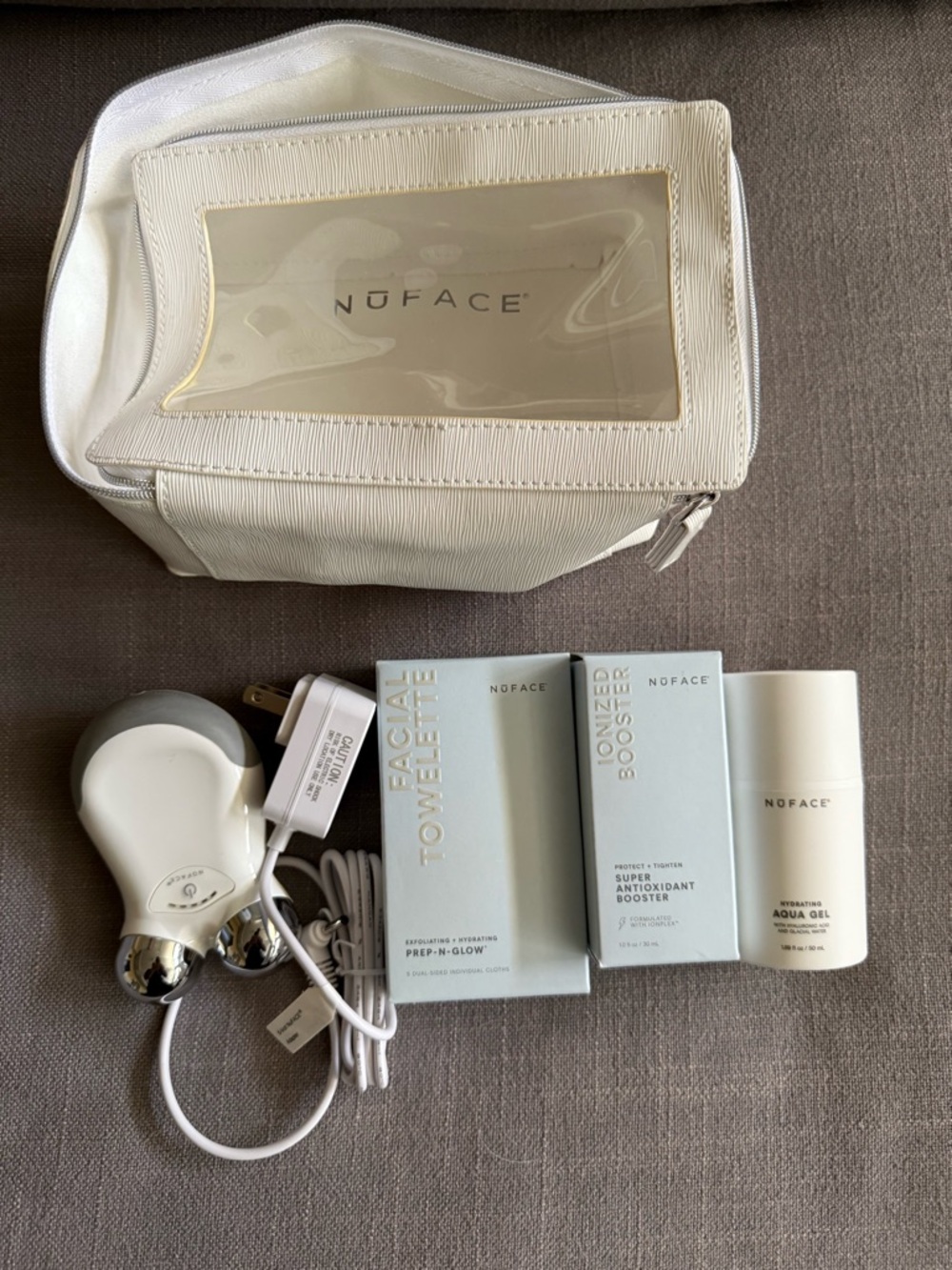 NuFACE White Microcurrent Facial Toner Kit with White Zip Pouch